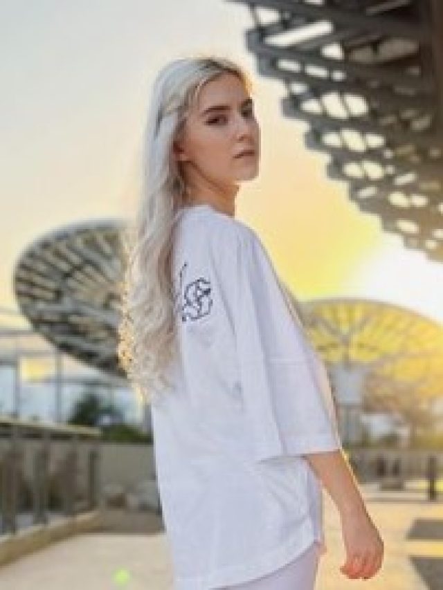 Eva Elfie Videos, Height, Wiki, Bio, Family, Net Worth & More