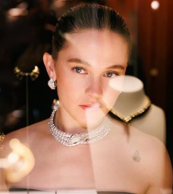 cailee spaeny gif
