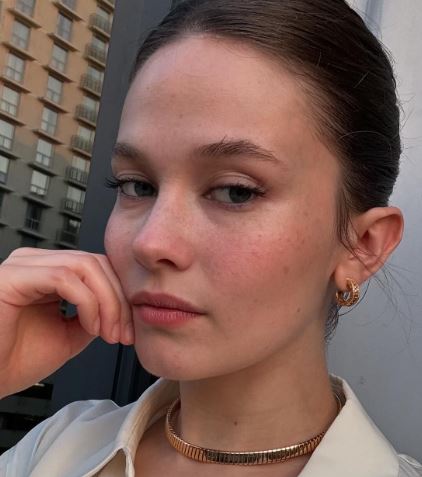 dakota johnson cailee spaeny