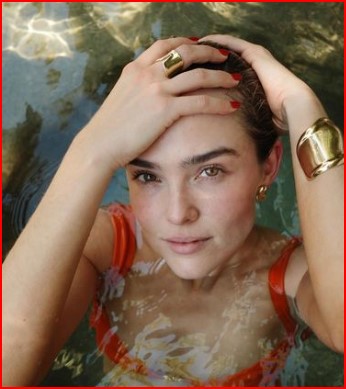 zoey deutch hot