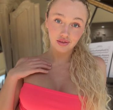Adelia Acker social media