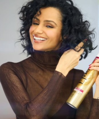 Nazanin Mandi parents