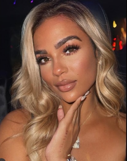 Halle Calhoun age