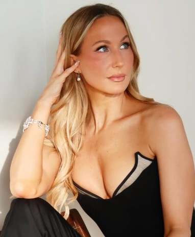 Nikki Glaser stand-up comedian