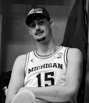 Aday Mara basketball dunk