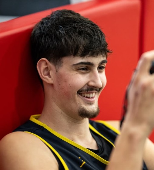 Aday Mara social media